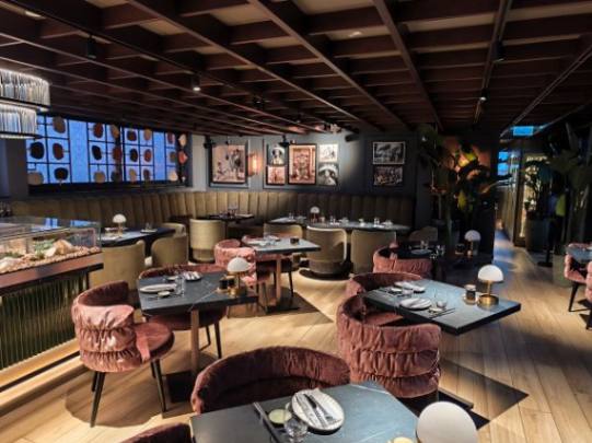 ISSEI Skybar & Restaurant is a very elegant place