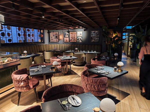 ISSEI restaurant is very elegant