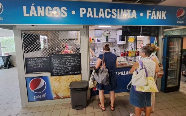 Langos booth at Fehérvári úti Vásárcsarnok
