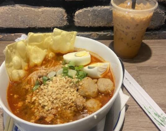 Rim Thanonh serves delicious Thai food